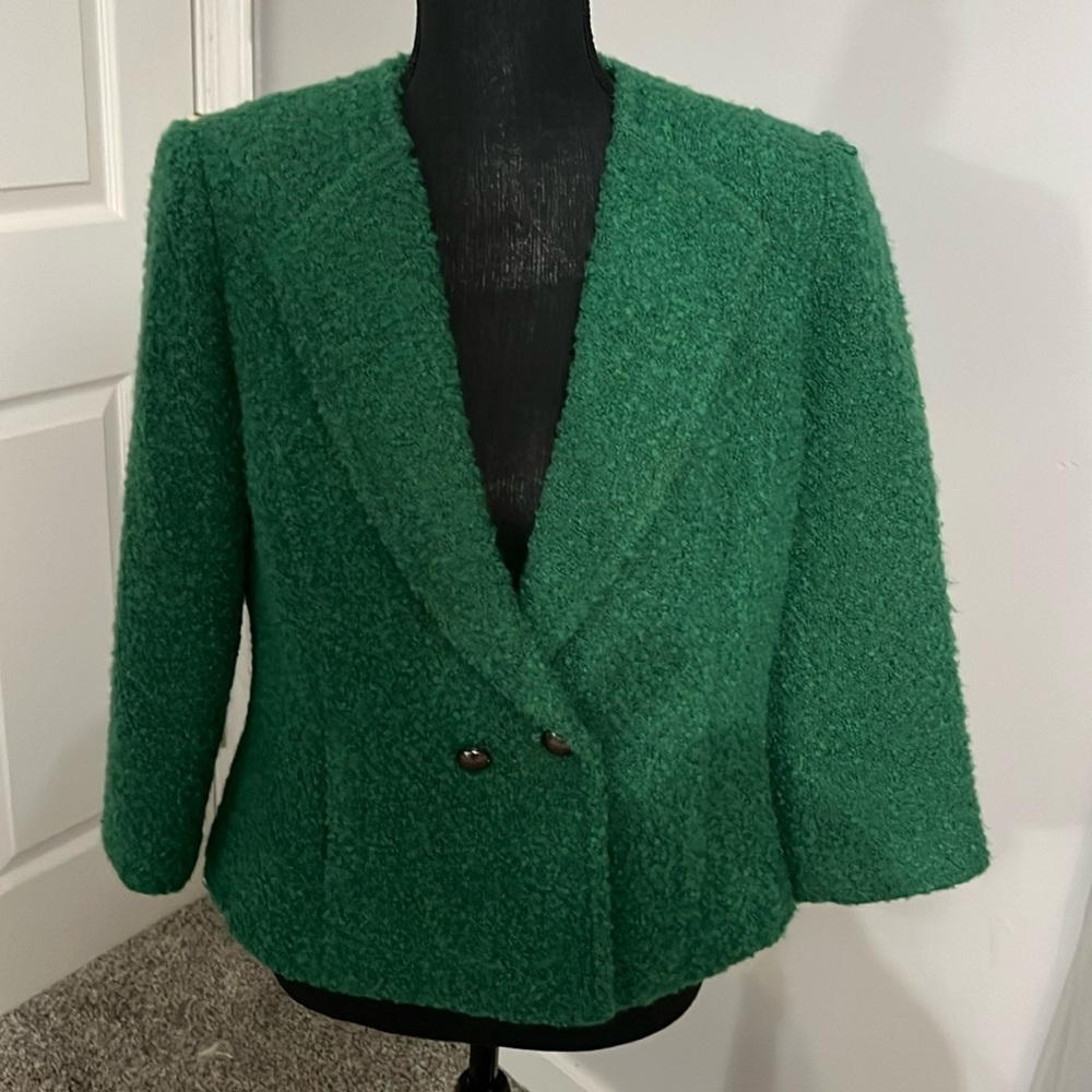Cabi short blazer. Cropped sleeves.